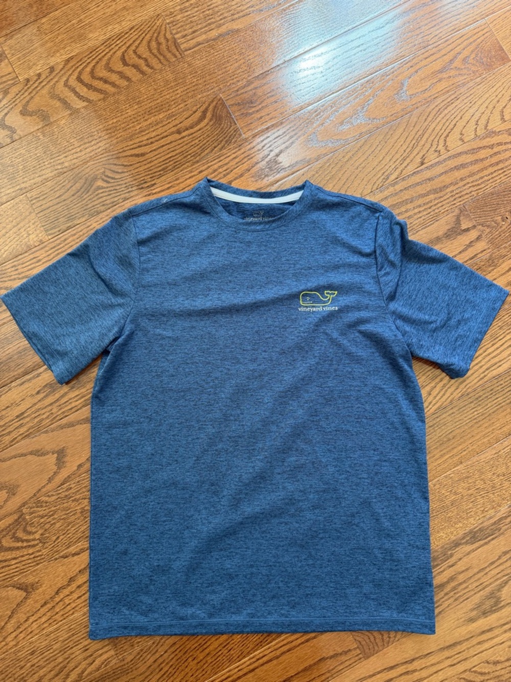 Boys Vineyard Vines Performance Tee size large